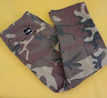 The North Face 카모플라쥬 카고 팬츠