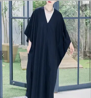 CITY SHOP VNECK LONG CAPE DRESS 원피스 블랙