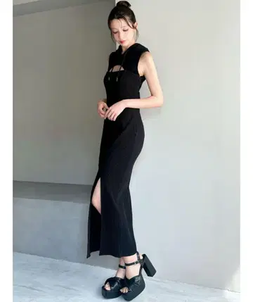 슬리브리스 니트 롱 원피스 블랙