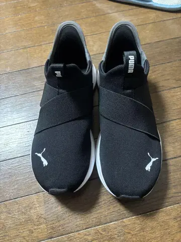 PUMA 블랙 슬립온 스니커즈