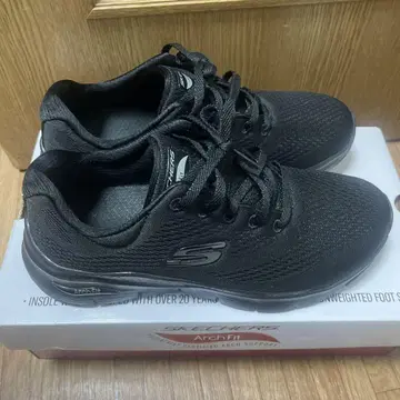 Skechers Arch Fit 블랙 스니커즈