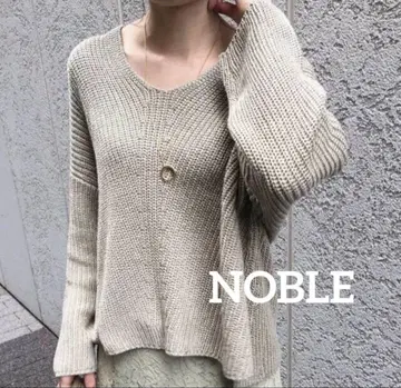 NOBLE 베이지 V넥 니트 풀오버