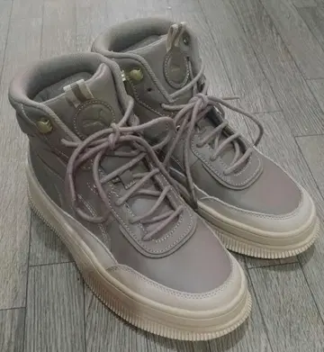 PUMA 하이컷 스니커즈 23.5 마이라