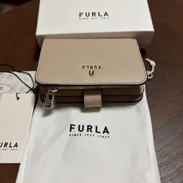 FURLA 베이지 접이식 지갑