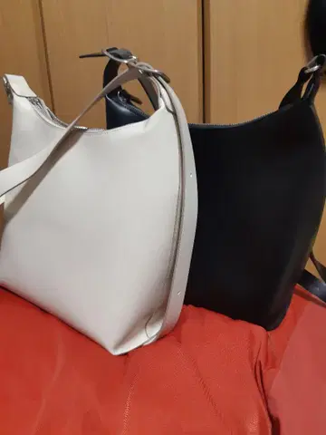 UNIQLO 레더 터치 스퀘어 숄더백