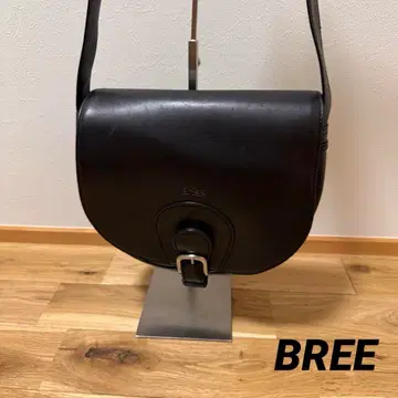 [ 새상품급 ] BREE 브리 숄더백 올 가죽 블랙 체크 무늬