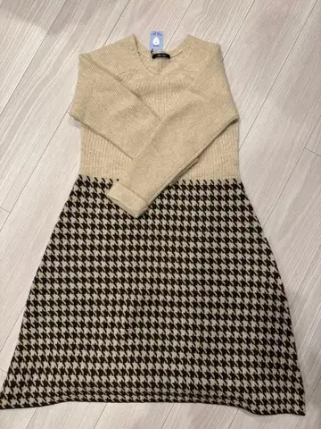 캐시미어 100% 긴팔 무릎 기장 원피스