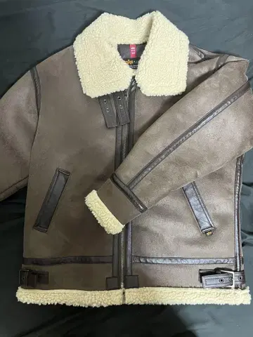 알파 인더스트리즈 무스탕 자켓