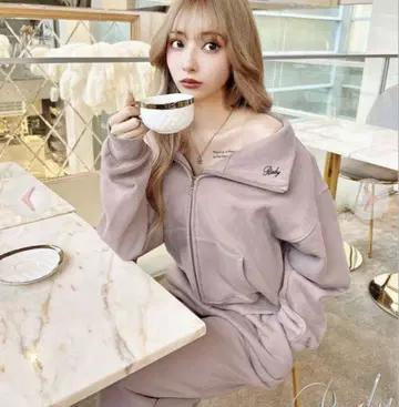 rady 오프숄더 셋업 베이지 속기모
