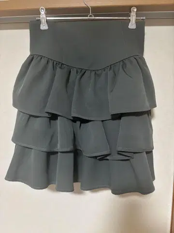 Lovilyn -5kg 3단 프릴 미니 스커트 그레이