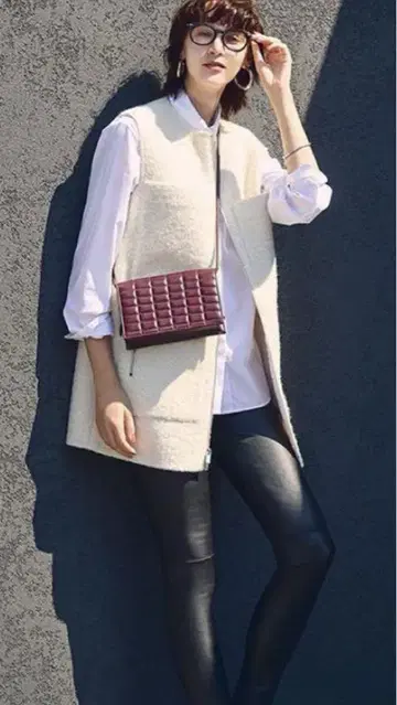 띠어리 21aw 인조 모피 집업 베스트