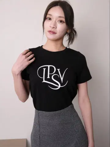 LIPSERVICE 커브 로고 T셔츠 블랙