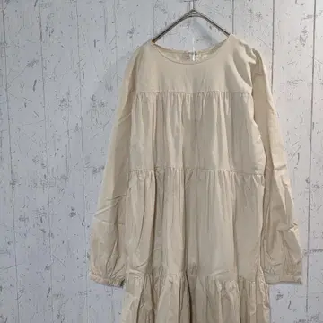 크림색 긴팔 티어드 원피스