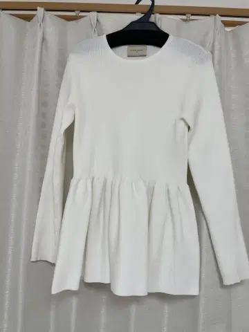 UNITED ARROWS 긴팔 페플럼 니트 화이트