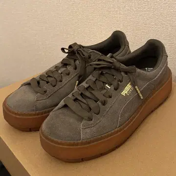 PUMA 스웨이드 그레이 스니커즈 23.5cm