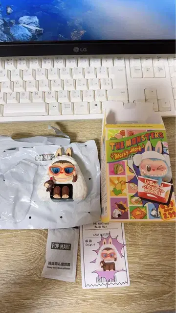 popmart 러브브 wacky mart 피규어 오니기리