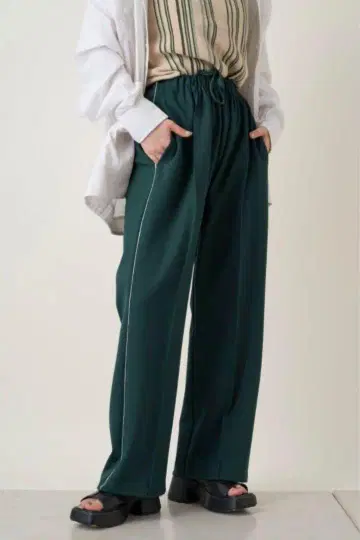 카스타네 WHIMSIC 파이핑 트랙 팬츠