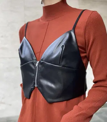UN3D. 턱개더 뷔스티에