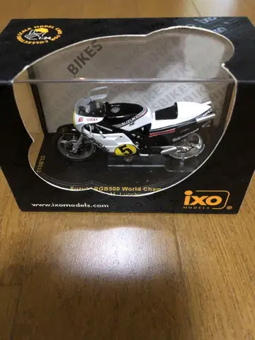 ixo 스즈키 RGB500 월드 챔피언 M. Lucchinelli