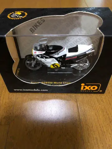 ixo 스즈키 RGB500 월드 챔피언 M. Lucchinelli