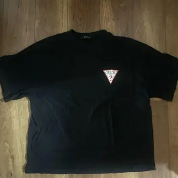 GUESS 블랙 T셔츠 M 사이즈