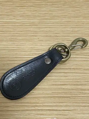 GANZO 블랙 가죽 키링 슈혼