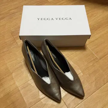 YECCA VECCA 펌프스 실버