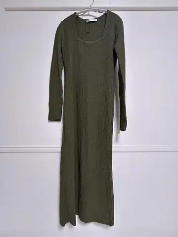 ZARA 올리브 그린 롱 슬리브 원피스