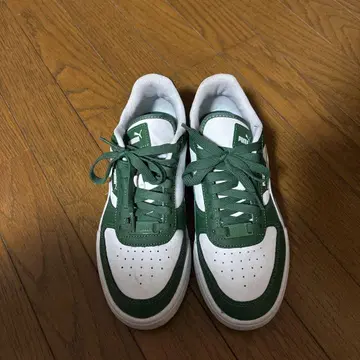 Puma 그린 화이트 스니커즈