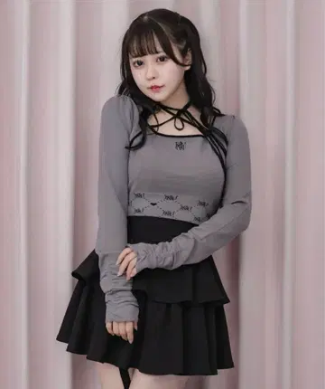 pium 피움 모노그램 테이프 니트 차콜 긴팔