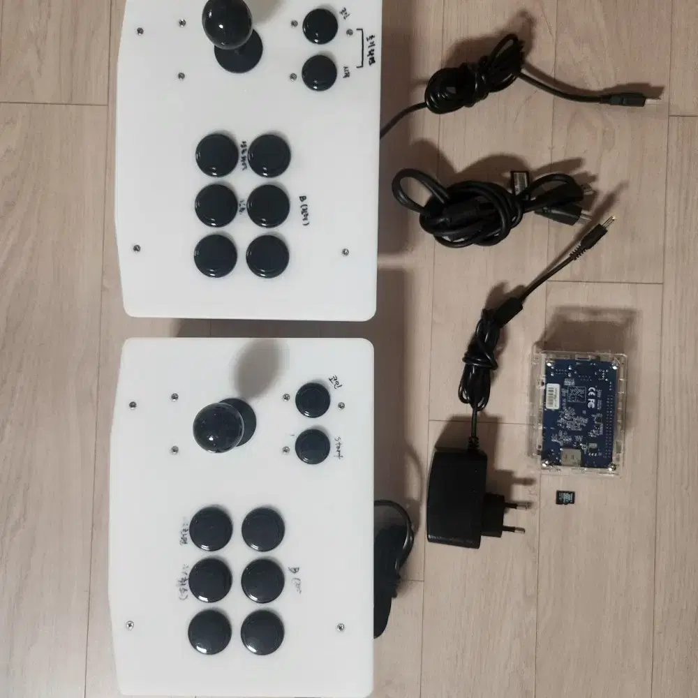 Retro game console 2-player joystick set on Bunjang Global Site.