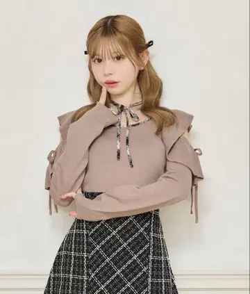 오픈 숄더 니트탑