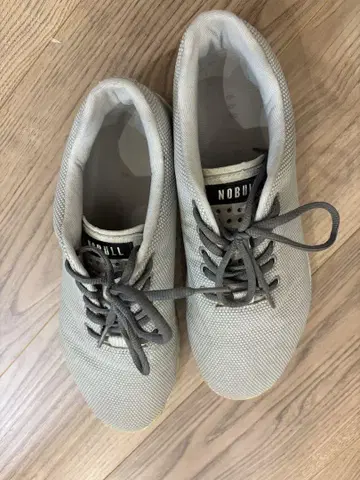 NOBULL 그레이 스니커즈 M