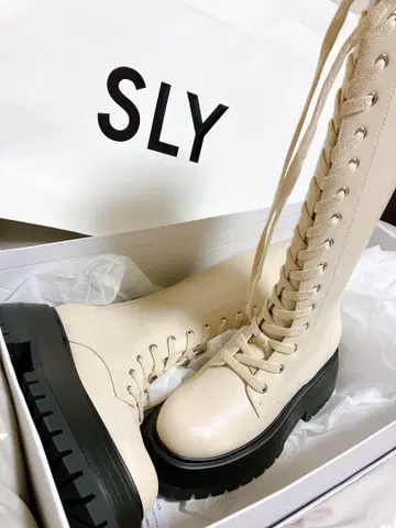 SLY 아이보리 롱 부츠 (L 사이즈)