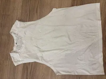 Lululemon 화이트 탱크탑