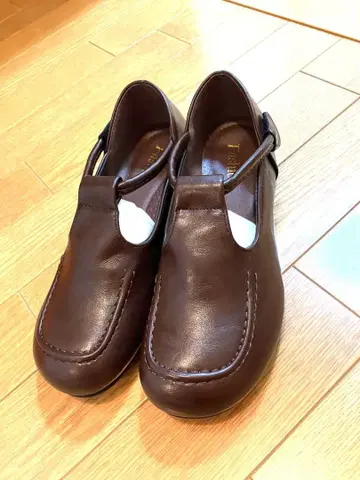 Emiwalk 라운드토 펌프스 다크 브라운