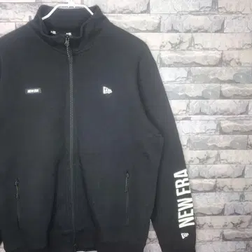 새상품급 NEW ERA 블랙 집업 저지