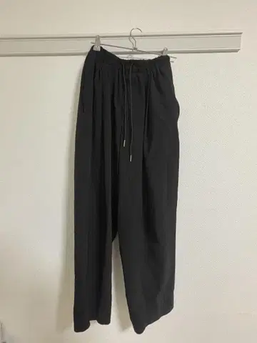 [ 가을 옷 ] 블랙 이지 팬츠 [ 지퍼 포켓 부착 ]