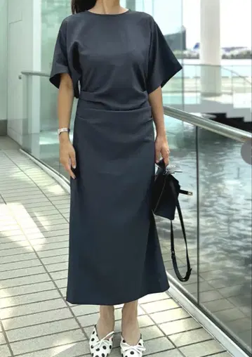 센트루니 드레이프 슬릿 원피스 차콜 그레이