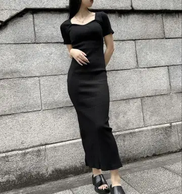 [ LVEU. ] 하트넥 숏슬리브 타이트 원피스 / 원피스