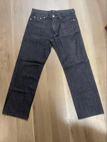 [ 새상품급 ] HUGO BOSS 블랙진 가죽 패치 포함 휴고보스
