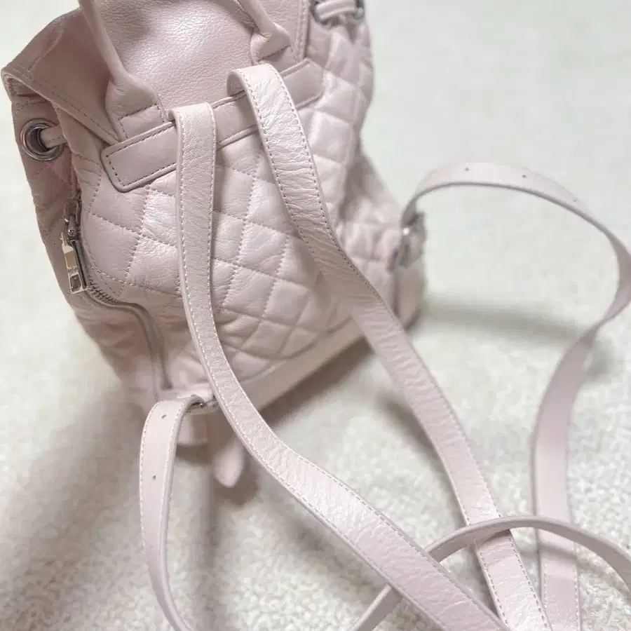 THREETIMES | 쓰리타임즈 Threetimes Acorn Quilting Backpack