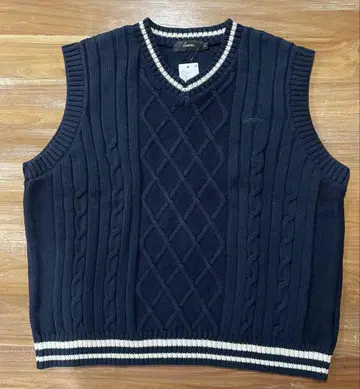 Urban Outfitters 케이블 니트 베스트 네이비 미사용 새상품