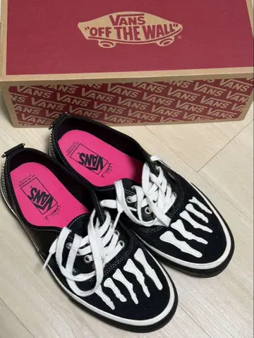 VANS 스켈레톤 디자인 스니커즈