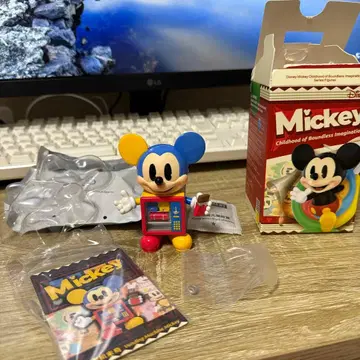 POPMART 팝마트 벤딩머신 미키 피규어