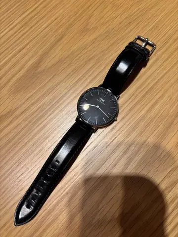 블랙 가죽 아날로그 시계 Daniel Wellington