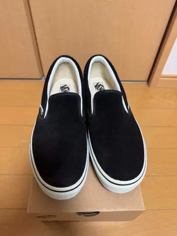 VANS 스웨이드 블랙 슬립온
