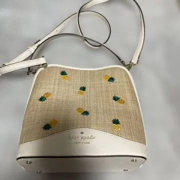 kate spade 파인애플 자수 숄더백