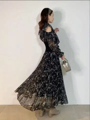 SNIDEL 허리 플리츠 플레어 슬리브 원피스