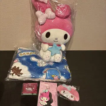 산리오 캐릭터 대상 봉제 인형, 하프 담요 등 세트